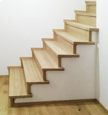 Drewno na schodach