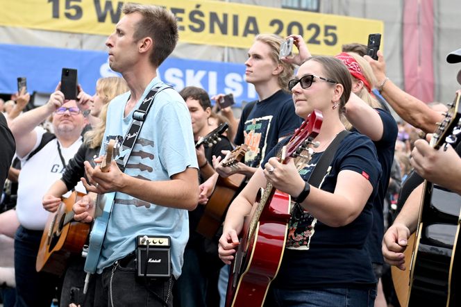 Gitarowe granie z zespołem Dżem na Rynku w Katowicach