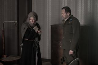 Dom pod Dwoma Orłami odcinek 9. Zofia Szablewska (Karolina Gruszka), Jan Liski (Andrzej Konopka)