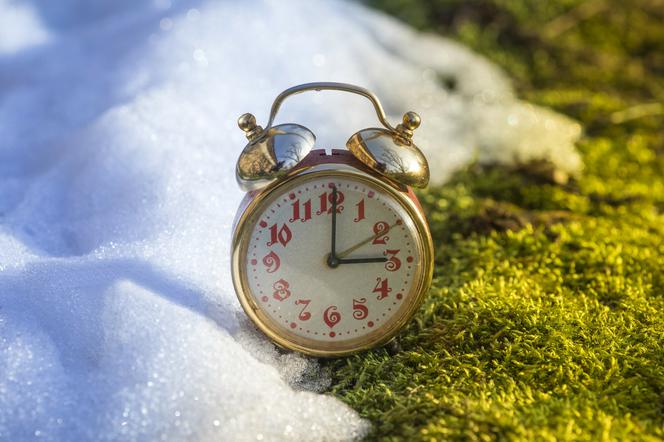 Kiedy zmiana czasu na zimowy 2021? OSTATNIA zmiana czasu pewniakiem?