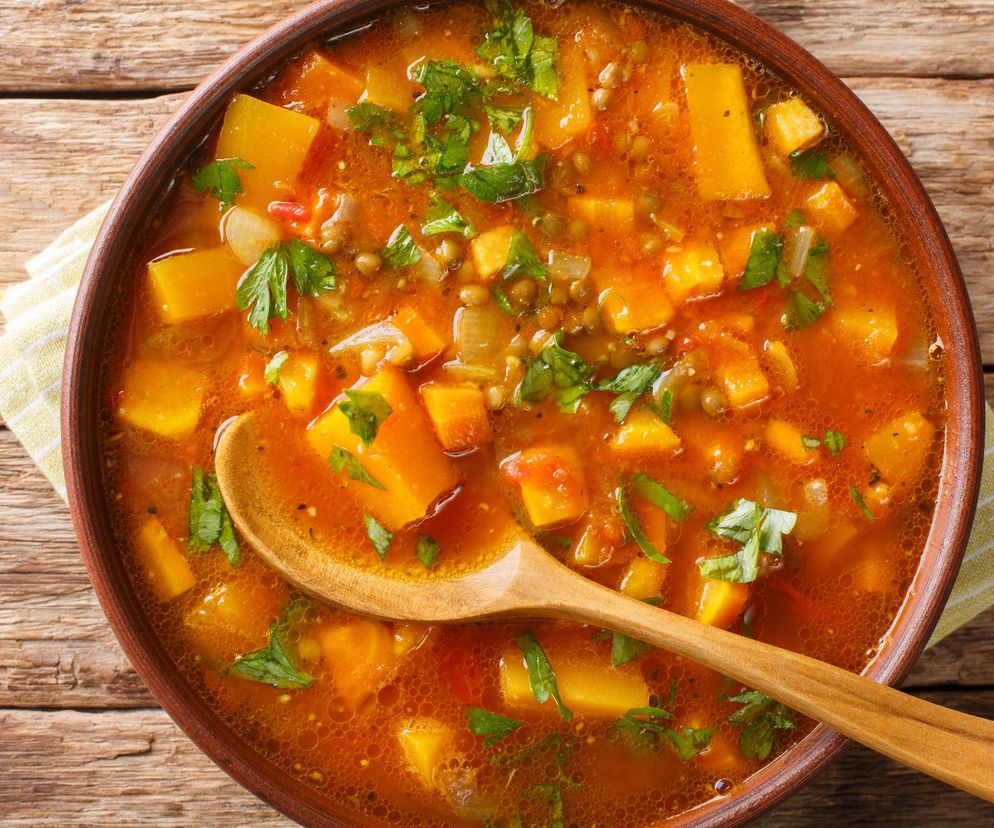 Aromatyczna zupa z batatów i soczewicy - rozgrzewająca i wspierająca odporność