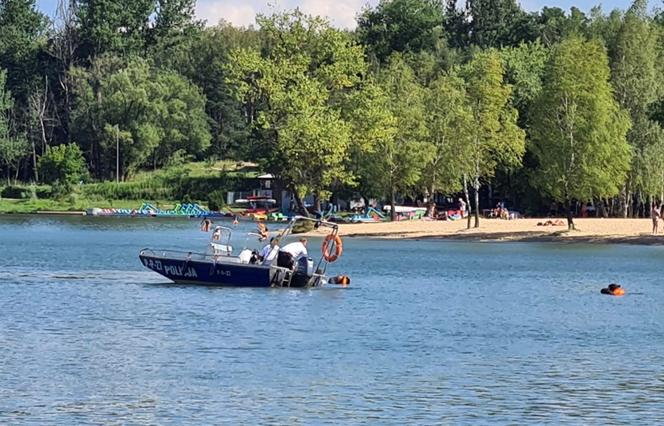 Wypadek na jeziorze. Pięć osób z dziećmi na dwuosobowym kajaku