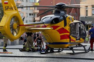 Mężczyzna nagle zasłabł i upadł. Ratownicy stoczyli heroiczną walkę o jego życie