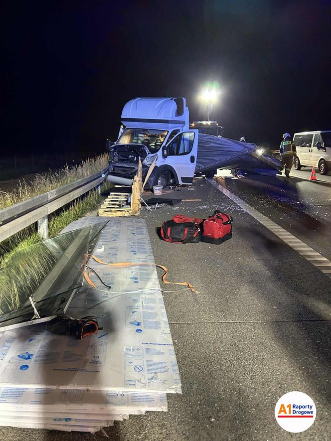 Wypadek dostawczaka na autostradzie A1