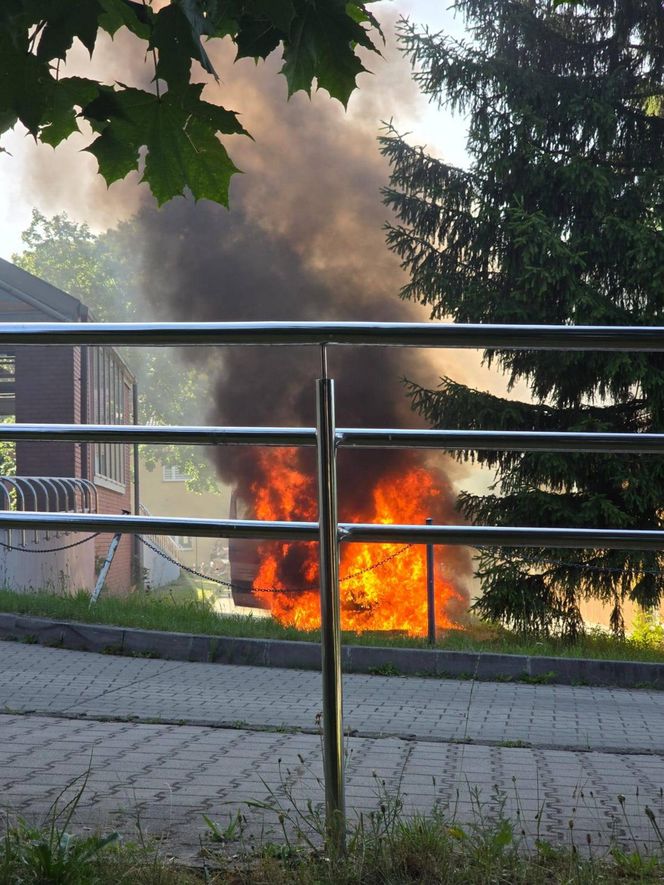 Nisko. Ogień trawił karetki 