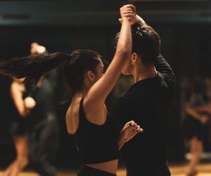 Ten taniec na studniówce jest hitem sieci. Walc do Whitney Houston zachwyca