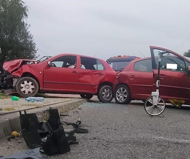 Czołowe zderzenie w Łaziskach. Są ranni