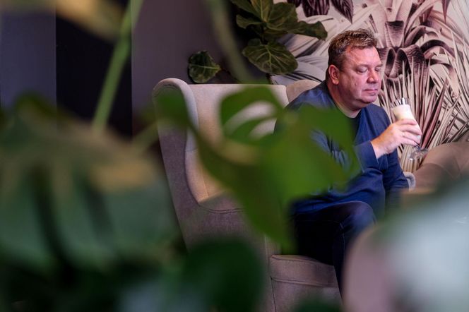 Michał Wójcik w bezcukrowej kawiarni