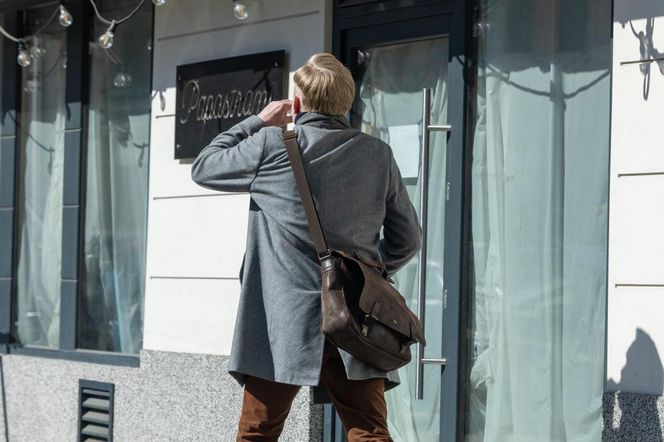 Arkadiusz Janiczek wychyla małpkę w samo południe