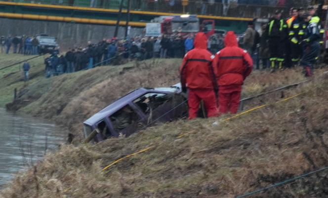 żałoba topielce auto dziewczynki