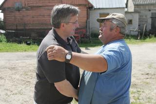 Bronisław Komorowski robił porządki na wiosce