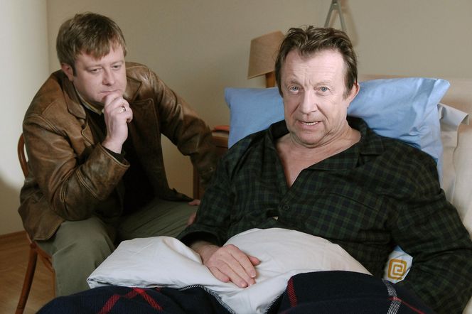 Przez lata byli skłóceni. Olaf Lubaszenko wybaczył ojcu przed jego śmiercią. Słowa aktora na pogrzebie wyciskają łzy