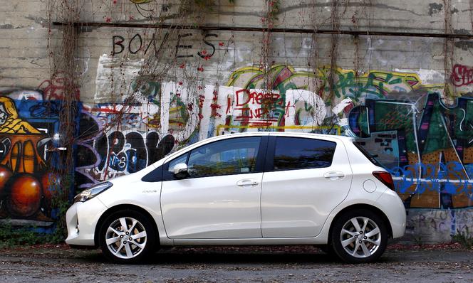 Toyota Yaris Hybrid lifting 2014