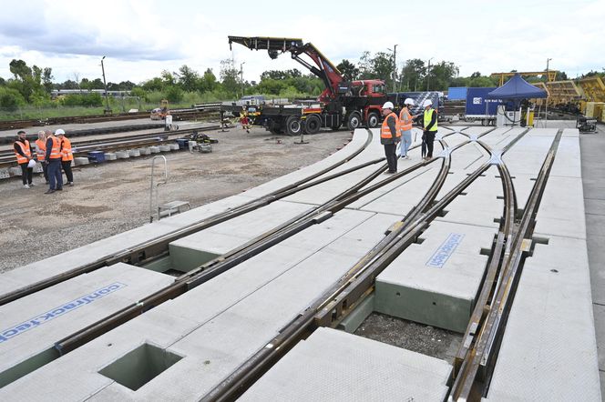 Kraków buduje Warszawie plac Zawiszy. Byliśmy w fabryce, gdzie powstanie 121 elementów wielkiej układanki