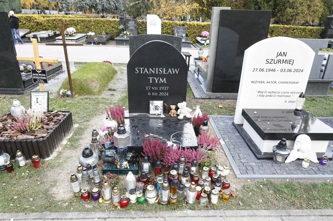 Tak wyglądają groby Zapasiewicza, Tyma, Kołaczkowskiej, Stoparczyk