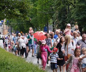 Deszcz nie był im straszny! Bajkowy Korowód przeszedł ulicami Lublina. Zobacz zdjęcia!