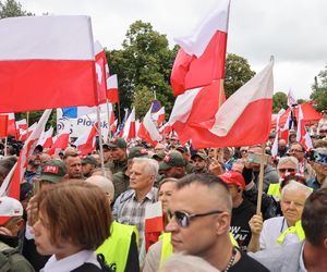 Tłumy na ulicach Warszawy z okazji zaprzysiężenia Karola Nawrockiego