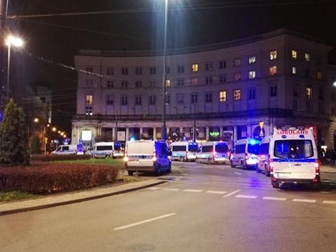 Plac Zbawiciela roi się od policji
