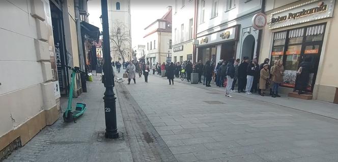 Kolejki po pączki w Rzeszowie [GALERIA]