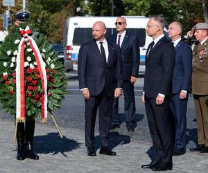 Święto Wojska Polskiego. Andrzej Duda złożył wieniec przed pomnikiem marszałka Józefa Piłsudskiego