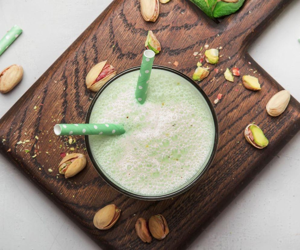 smoothie z bananem i pistacjami