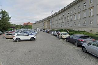 Tu we Wrocławiu można parkować za darmo. Gdzie bezpłatnie zostawić samochód w centrum Wrocławia?