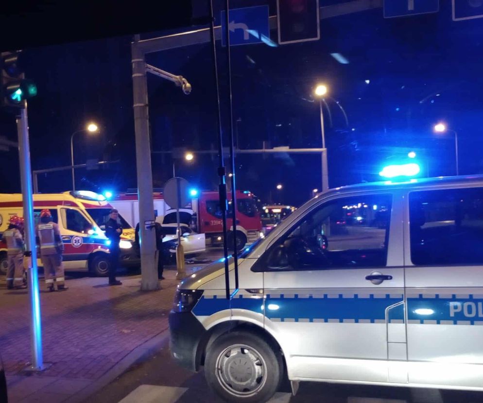 Wypadek na skrzyżowaniu ulic Wernera i Malczewskiego - Jedna osoba zabrana do szpitala, była to kobieta w ciąży.