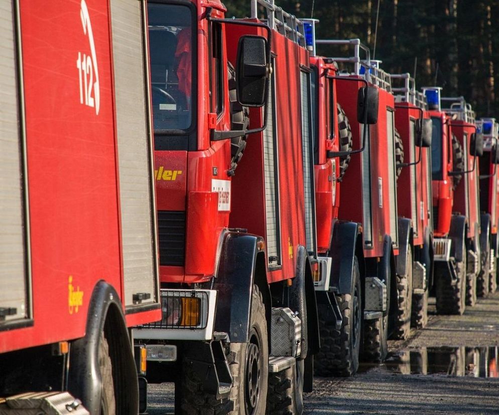 Płonący tir na autostradzie A2. W naczepie przewożono papier przemysłowy