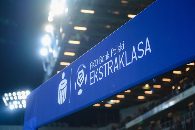 Ważne wieści dla kibiców PKO Ekstraklasa! Podpisano nową umowę, wiemy kto będzie transmitował mecze w kolejnych latach 