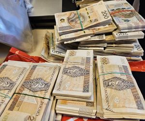 Policja zatrzymała recydywistę z narkotykami, bronią i milionem złotych!