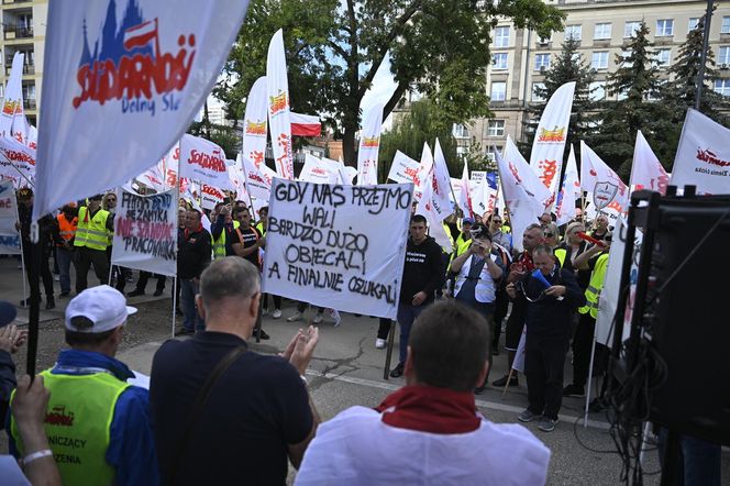 Protest pracowników pod ambasadą Turcji