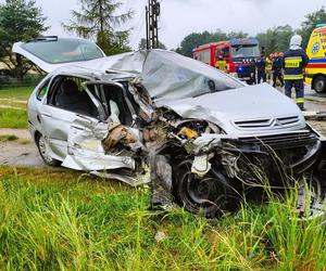 Wypadek dwóch osobówek i ciężarówki w Dąbrowie Górniczej 