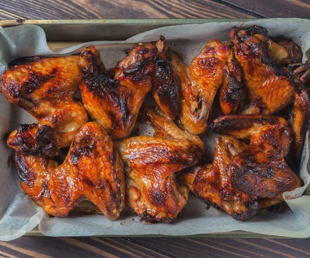 Gdzie wyrzucić kości z kurczaka? Ta odpowiedź może was zaskoczyć