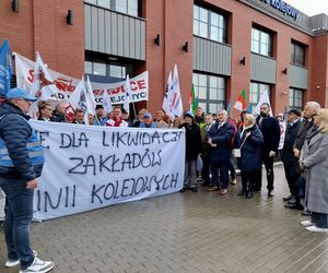 Pracownicy Zakładu Linii Kolejowych pikietowali w Siedlcach! Poparli ich siedleccy radni