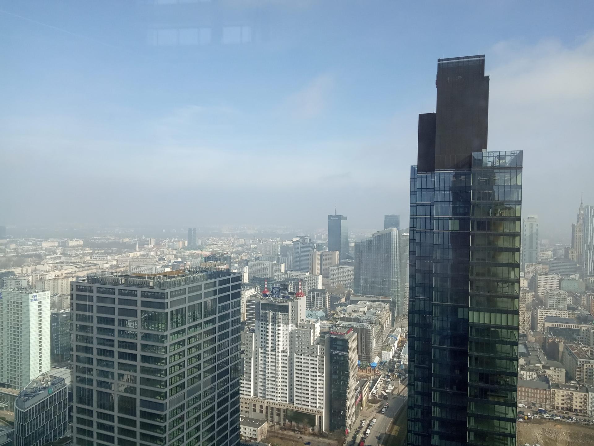 Skyliner w Warszawie: po wieżowcu oprowadza Michał Sadowski