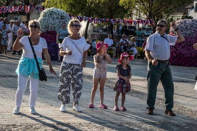 Starachowice i Międzypokoleniowa Potańcówka – Hit sezonu, który pokochali wszyscy