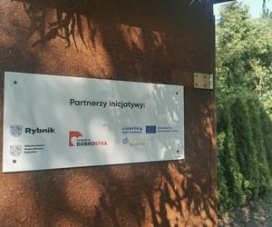 W rybnickich Boguszowicach stanęła lodówka społeczna. Pierwsza w dzielnicy i druga w mieście