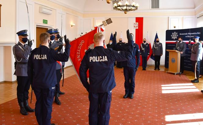 Nowi policjanci w Białymstoku. Ślubowanie złożyło dwunastu funkcjonariuszy [ZDJĘCIA]