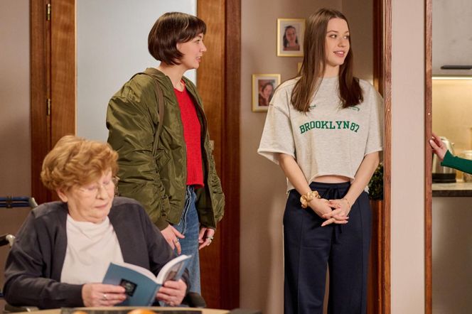 Na Wspólnej odc. 4011. Krystyna Agier (Małgorzata Knothe), Ula (Julia Jurek)