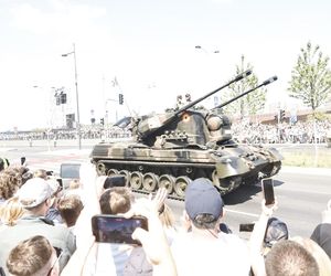 Tłumy na defiladzie wojskowej w Warszawie