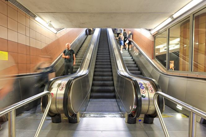 Metro w Warszawie czekają remonty i czyszczenie