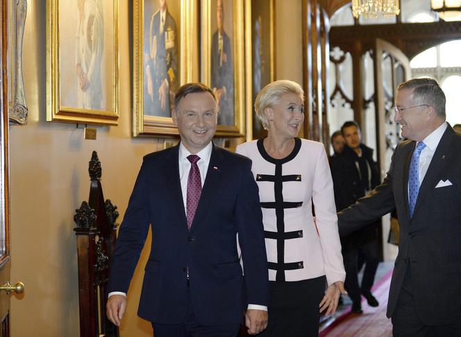 Znany projektant mody miażdży Szydło. Wysyła ją po porady do Agaty Dudy! 