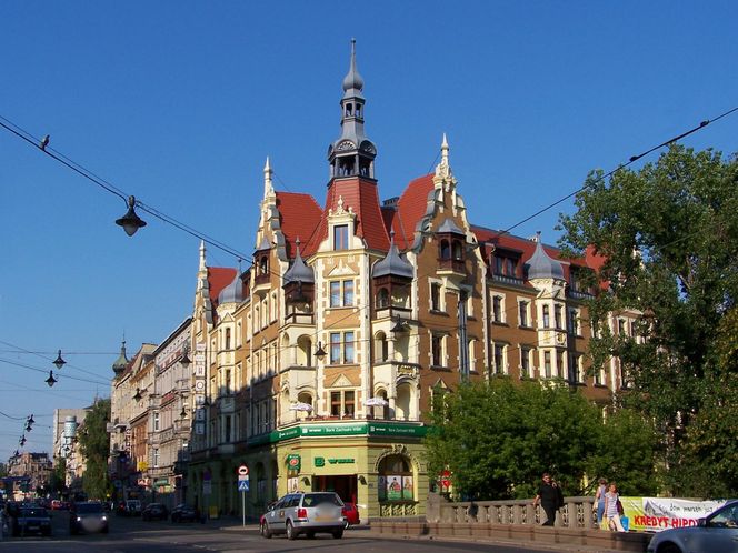 Zabytkowy Hotel Diament przy ulicy Zwycięstwa