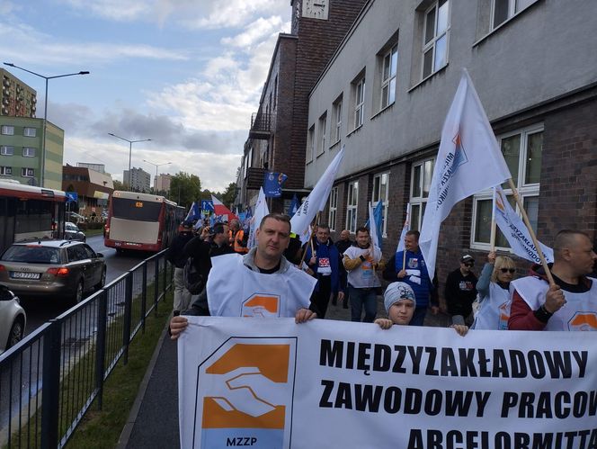 Hutnicy i koksownicy wyszli na ulice w Dąbrowie Górniczej. Apel do rządu o ratunek dla branży i tysięcy miejsc pracy