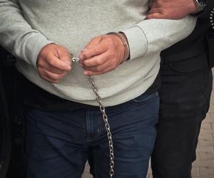 Śląska policja poluje na mafię śmieciową. Kolejne osoby zatrzymane. Zarzuty dla 105 osób