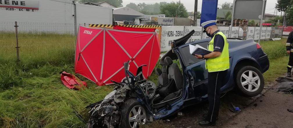 DRAMAT pod Łęczycą. W wypadku na DK-91 w Borkach ZGINĄŁ kierowca osóbówki. Z TIREM NIE MIAŁ SZANS