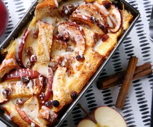 Chałka zapiekana z budyniem. Pyszny deser w stylu zero waste