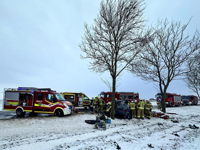 Fatalne warunki na drogach! Dwa auta wylądowały na dachu [ZDJĘCIA]