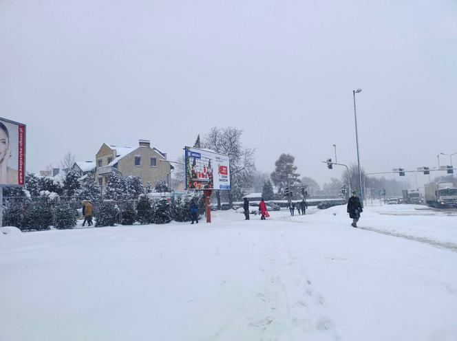 Potężny atak zimy w Małopolsce. Śnieg sypie bez przerwy