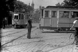 Tramwaje typu SN1 na skrzyżowaniu ul. Starowiślnej i Wielopole w Krakowie, 1936